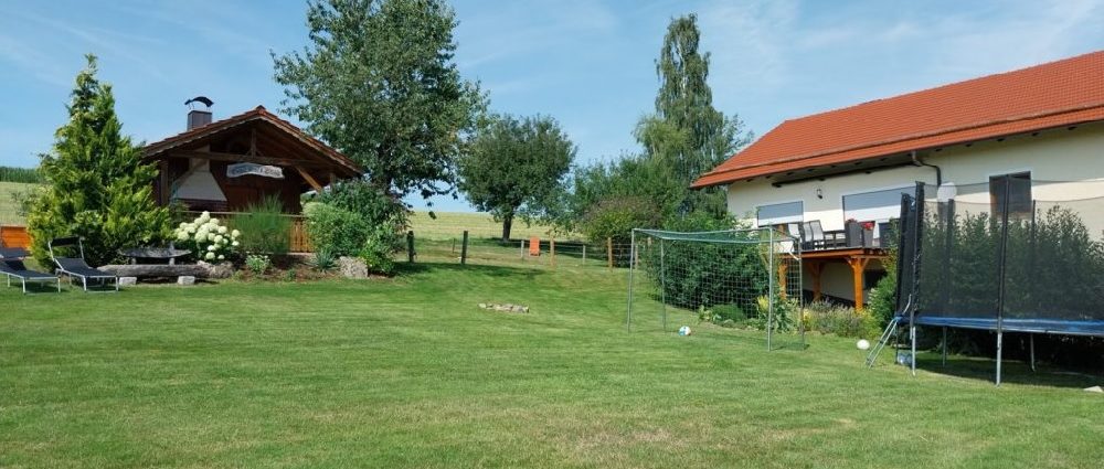 gschwandnerhof-kinderbauernhof-bayerischer-wald-spielwiese auf dem Bauernhof